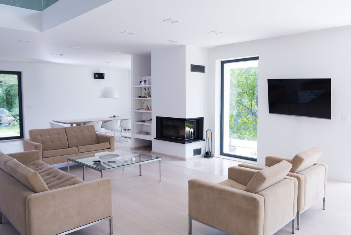 Light and modern apartment