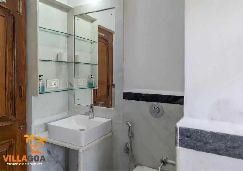 7-bedroom-beach-front-villa-calangute-bathroom-2.jpg Beachfront Luxury Villa Tiara